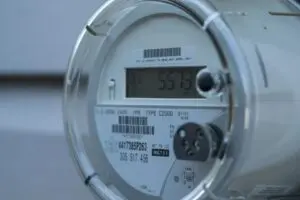 Ladrão furta cabos e medidor de energia de casa no Barão de Limeira 