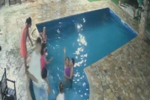 Novo vídeo mulher se desespera ao cair na piscina em Limeira
