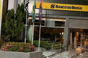 Quadrilha usa explosivos para invadir agência bancária em São Pedro