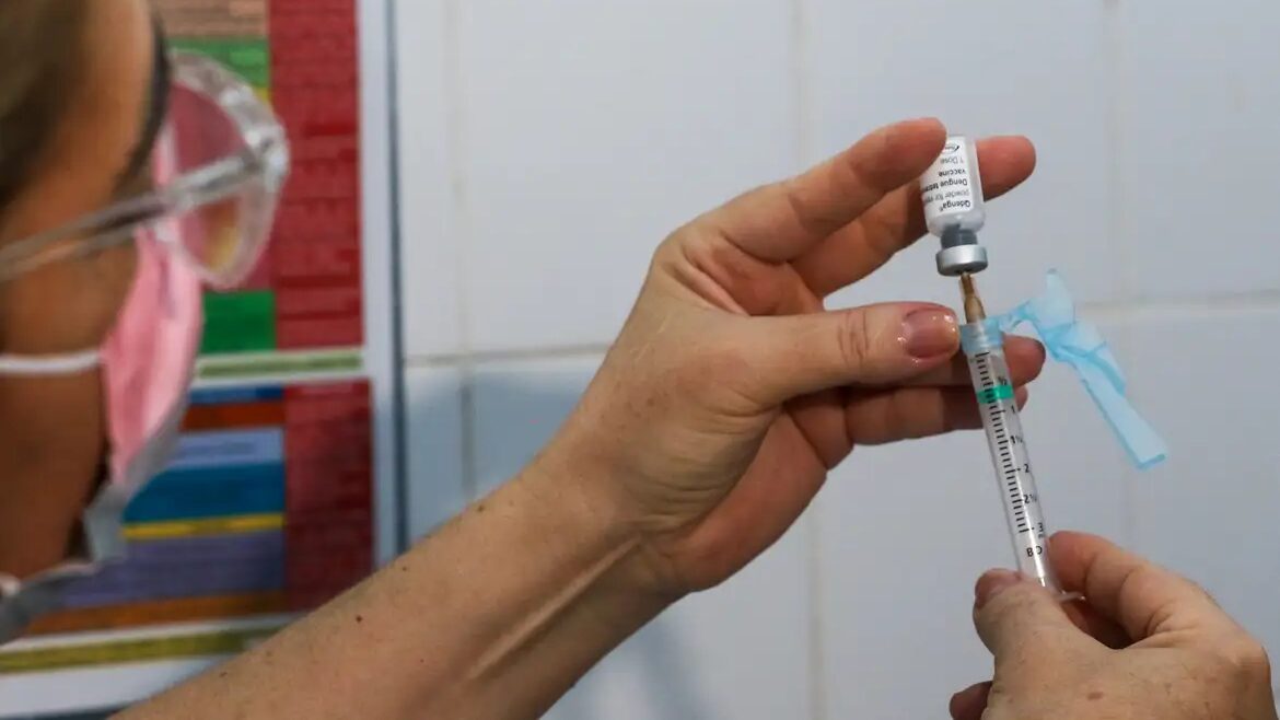 São Paulo começa a vacinação de 10 a 14 anos contra a dengue