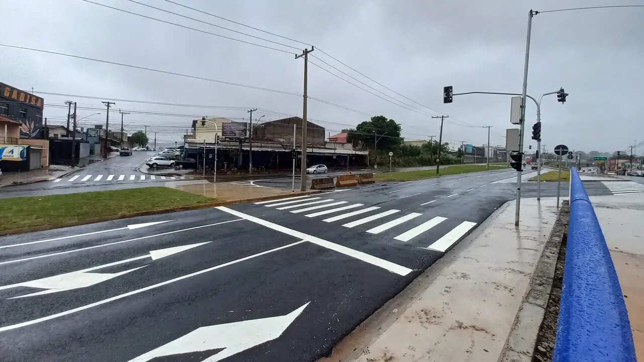 Semaforos-em-rotatoria-do-anel-viario-no-Novo-Horizonte-sao-testados-nesta-segunda