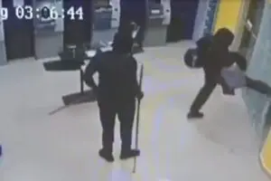 Suspeito de ataque a banco morre durante confronto com a PM e outros dois são presos