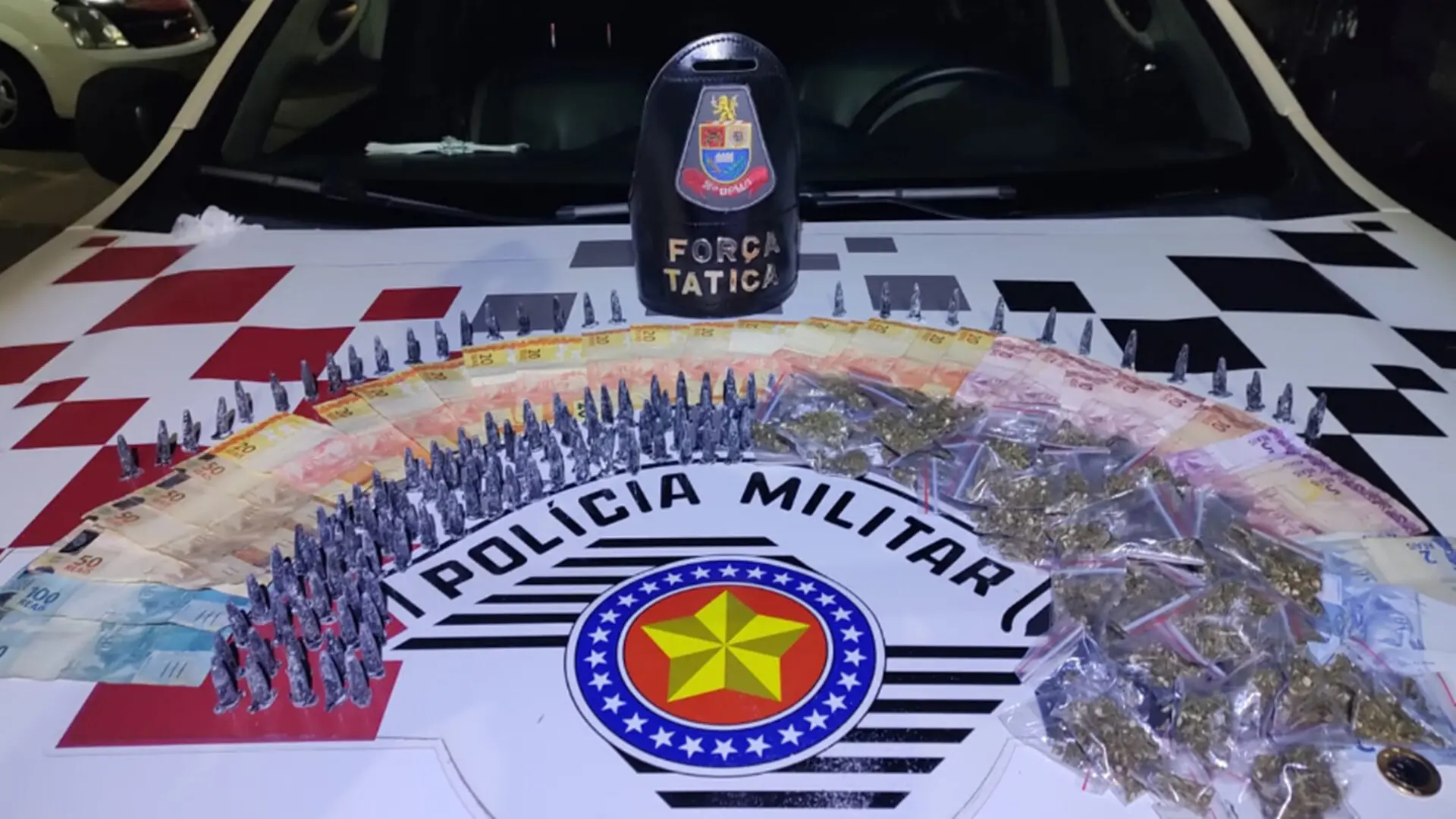 Traficando drogas no Abílio Pedro, jovem é preso pela PM