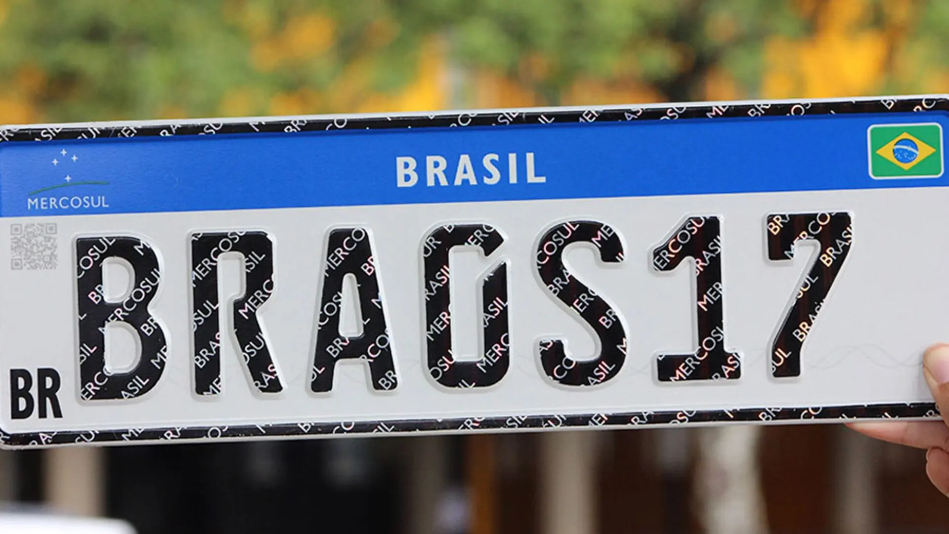 Placa Mercosul deve mudar mais uma vez para exibir cidade e estado A Comissão de Assuntos Econômicos (CAE) do Senado aprovou o Projeto de Lei 3.214/2023, que prevê a volta da placa antiga