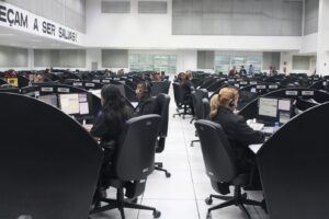 Entenda como funciona o 190 da Polícia Militar de SP Telefone para casos de emergência opera 24 horas em todo o estado de São Paulo