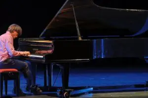 Agenda Cultural semana terá orquestra, Rock ao Piano e stand-up