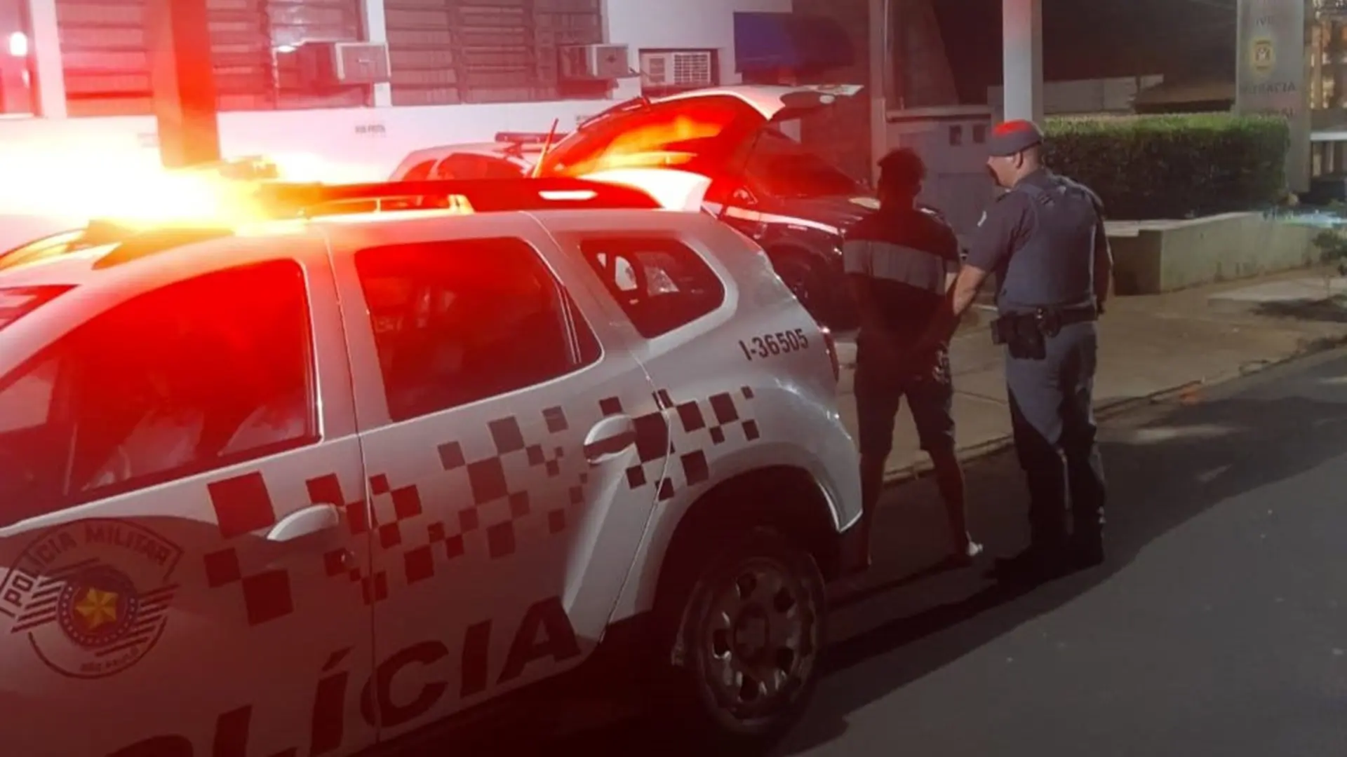 Briga de ex-casal é separada pela PM e homem termina preso no Belinha Ometto, em Limeira