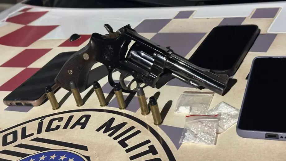 Casal é preso com cocaína e revólver na Av. Major Levy, em Limeira