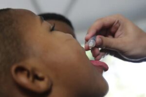 SP inicia campanha de vacinação contra paralisia infantil nesta segunda (27)