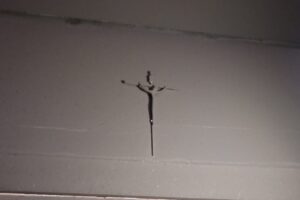 Crucifixo-fica-intacto-em-meio-a-incendio-de-clinica-em-Limeira6