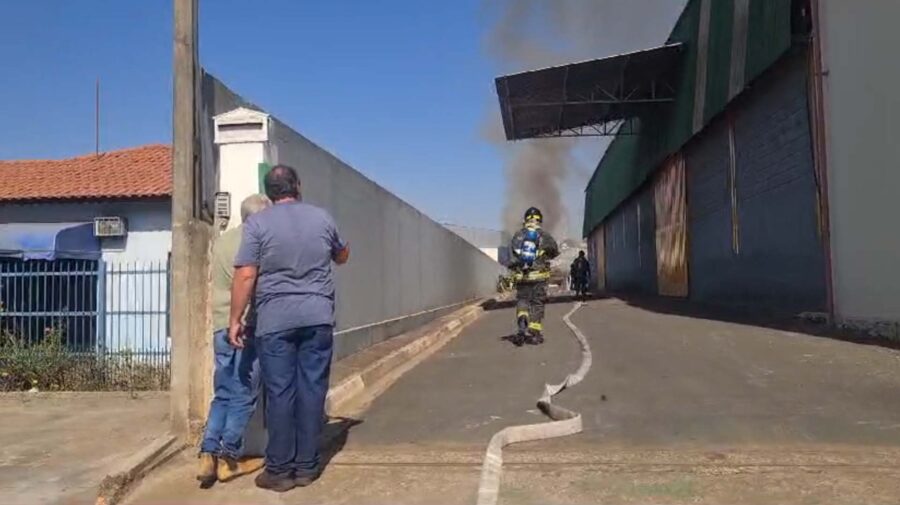 Incêndio atinge empresa no Egisto Ragazzo, em Limeira 