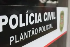 Jovem furta chinelo de supermercado e volta ao local horas depois do crime