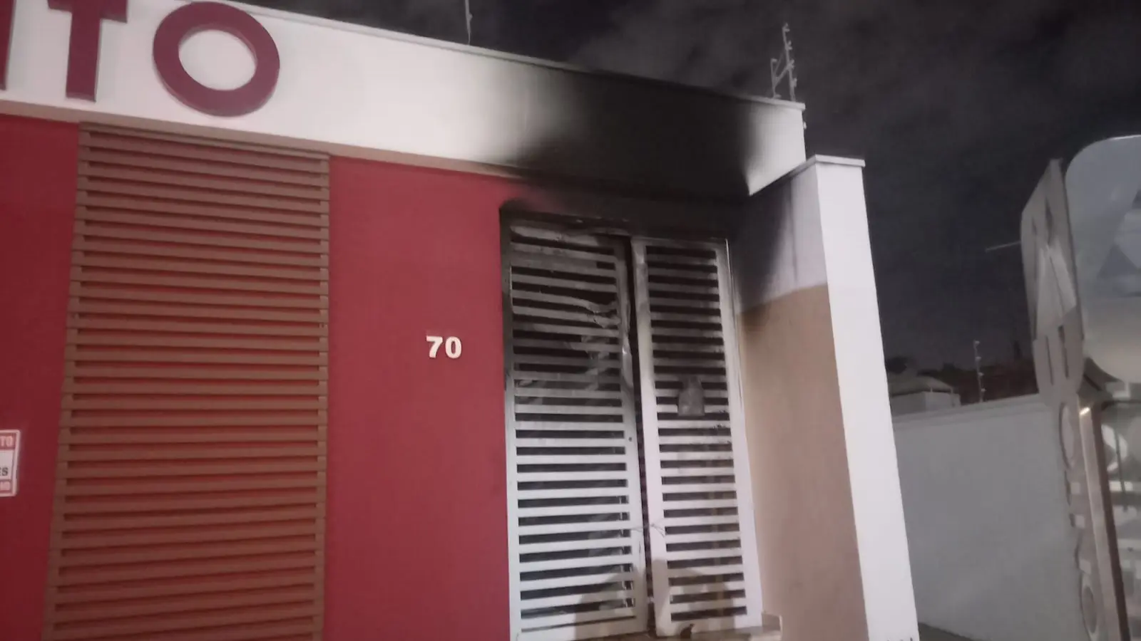 Ladrões tentam furtar fios de clínicas e causam incêndio no Jd. Mercedes