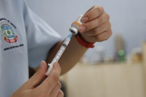 Limeira aguarda novas doses para retomar vacinação de maiores de 12 anos