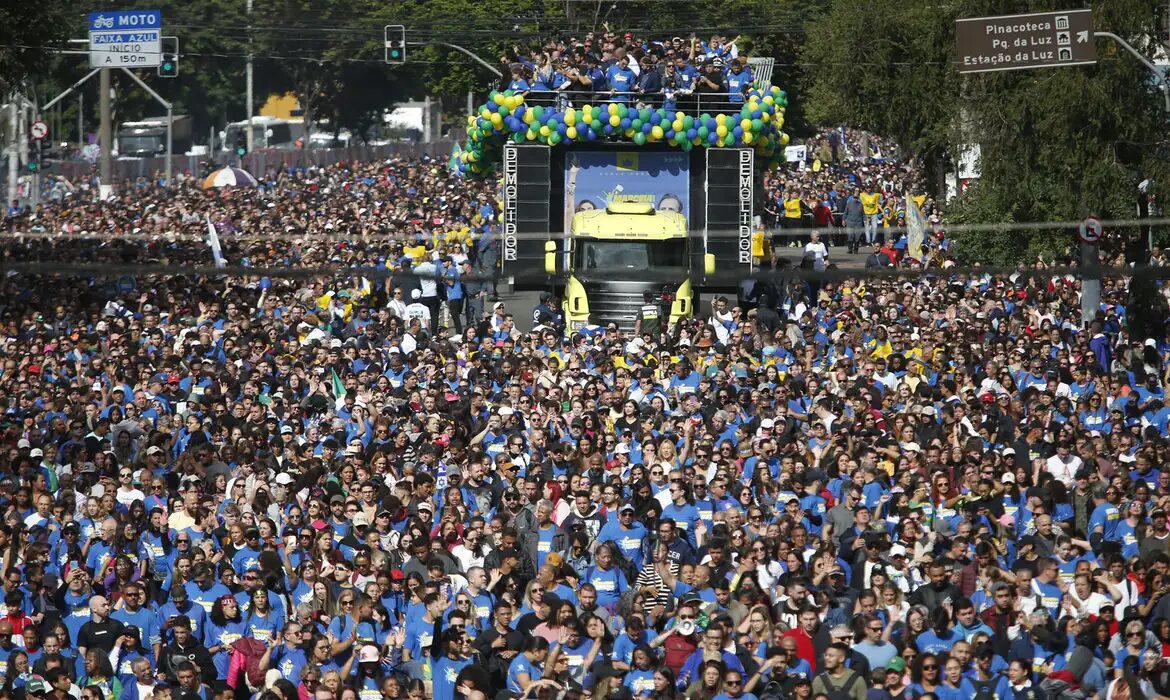 Marcha para Jesus reúne milhares de pessoas na capital paulista