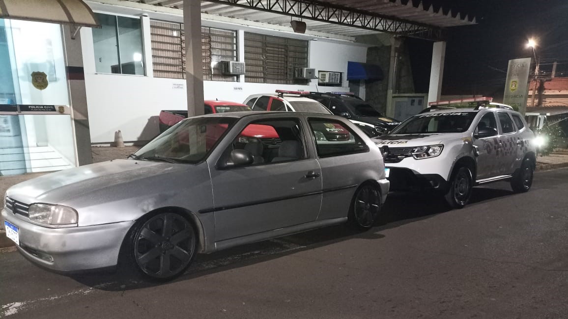 PM recupera carro furtado, detém ladrão e dois adolescentes, em Limeira
