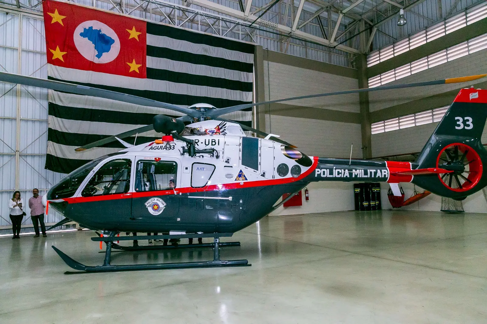 SP envia mais dois helicópteros ao RS