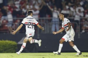 Sao-Paulo-supera-Fluminense-em-jogo-movimentado-no-Morumbi