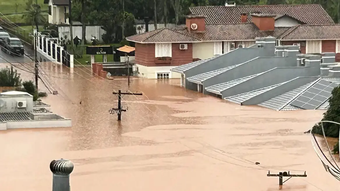 Sobe para 83 número de mortes no Rio Grande do Sul pelas fortes chuvas