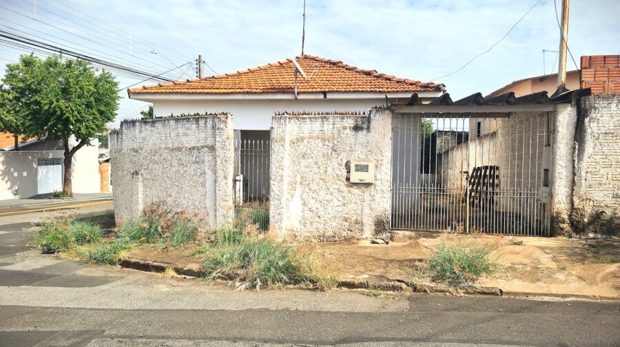 Vizinhos reclamam de abandonado de imóvel na Vila Cristovam, em Limeira
