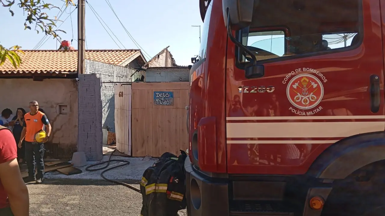 Bombeiros-salvam-caes-de-incendio-em-residencia-no-Nossa-Senhora-das-Dores-