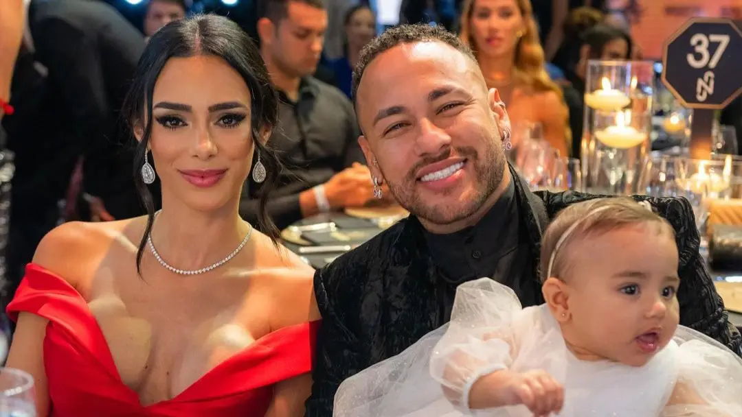 Neymar e Bruna Biancardi batizam a filha Mavie