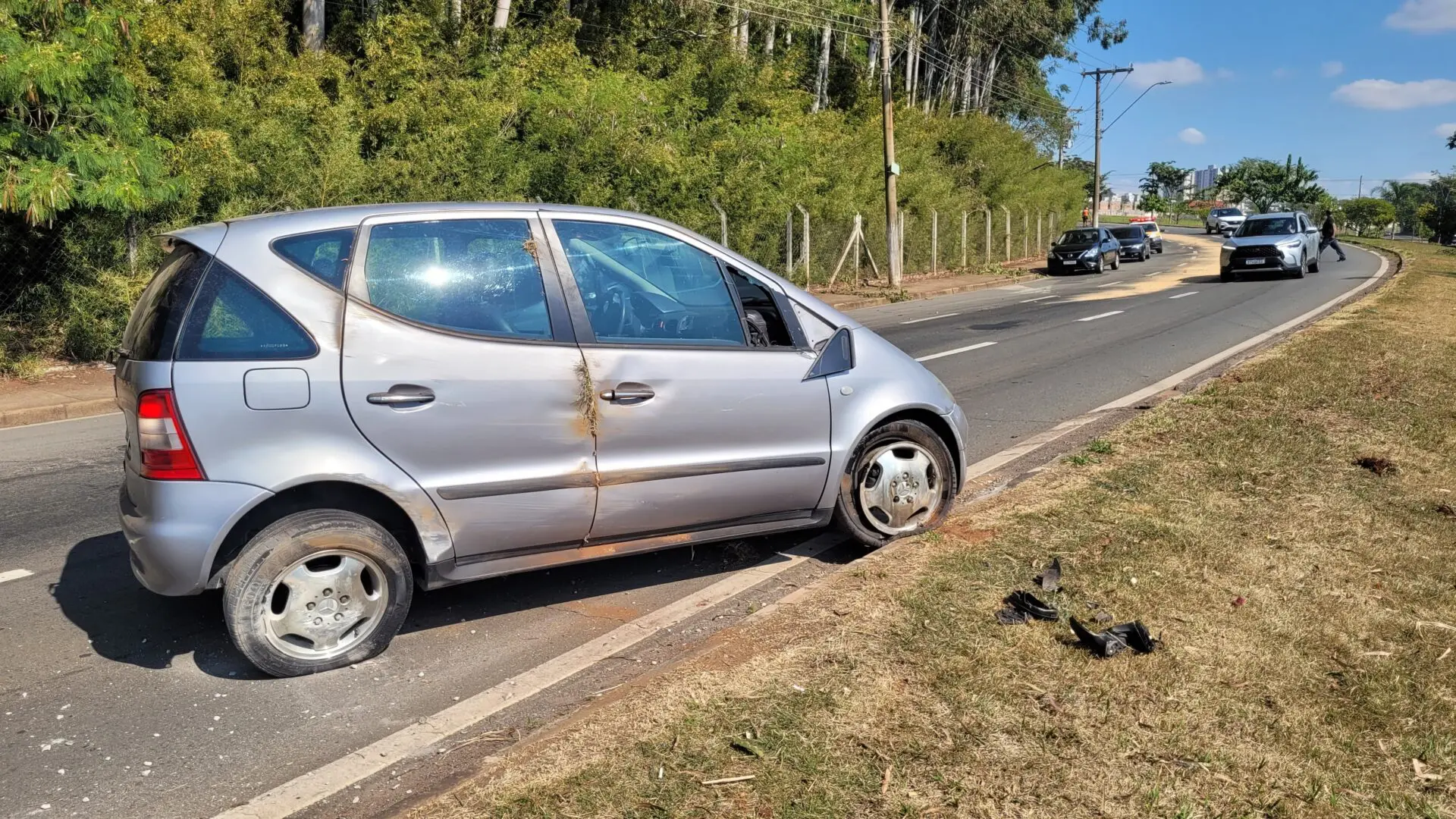 Derramamento de óleo causa acidentes no Anel Viário, em Limeira 8