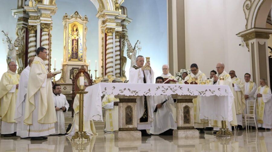 Dom-Jose-Roberto-celebra-10-anos-de-Ordenacao-Episcopal-em-Missa-Solene