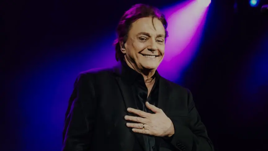 Fabio-Jr.-sobe-ao-palco-do-Expo-America-para-celebrar-o-Dia-dos-Namorados