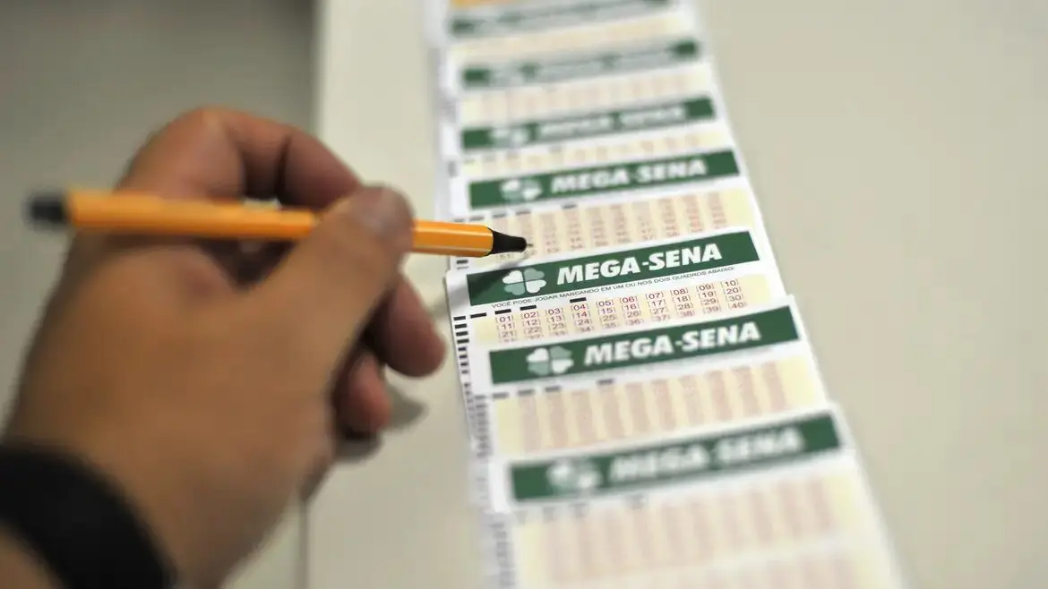 Mega-Sena-acumula-e-premio-estimado-para-terca-e-de-R95-milhoes