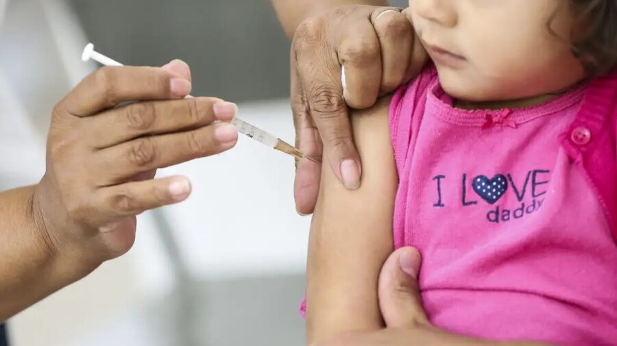 Nao-e-so-gotinha-entenda-como-funciona-a-vacinacao-contra-a-polio