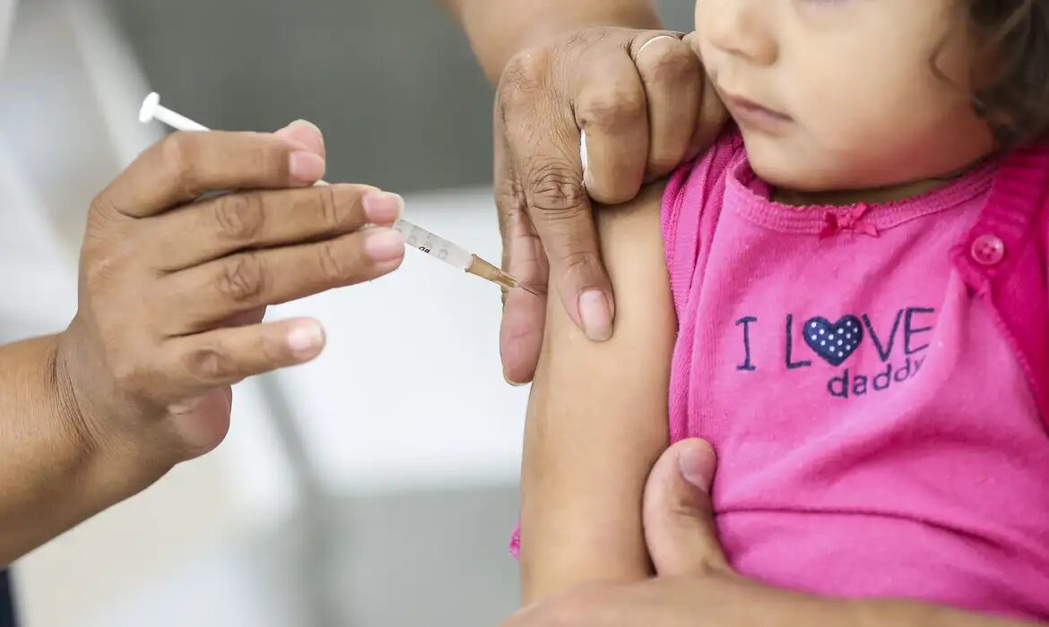 Nao-e-so-gotinha-entenda-como-funciona-a-vacinacao-contra-a-polio