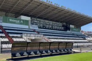 Proprietários precisam regularizar cadeiras cativas do Limeirão