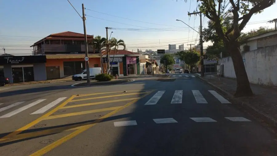 Trecho-da-Avenida-Assis-Brasil-e-liberado-apos-interdicao