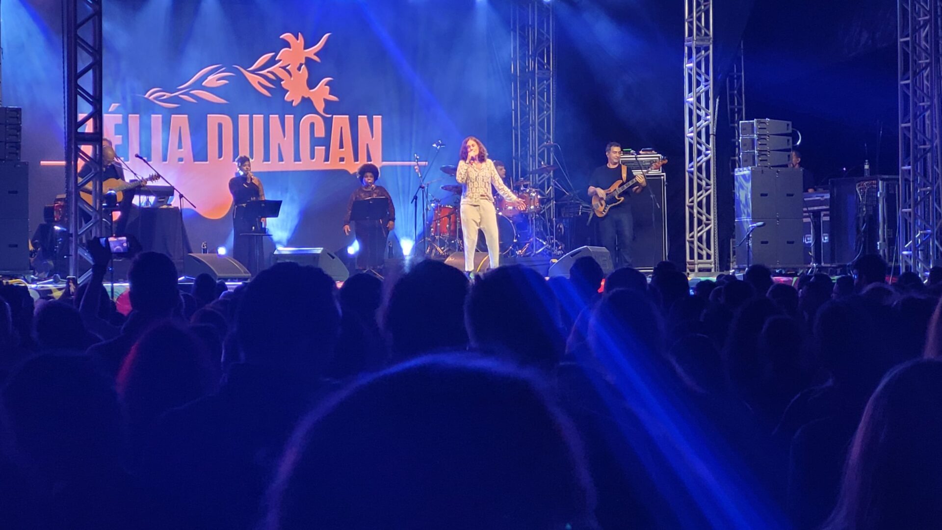 Zelia-Duncan-reune-multidao-no-Sesao-em-Limeira