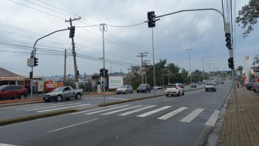 Av.-Major-Jose-Levy-Sobrinho-recebe-semaforo-para-pedestres