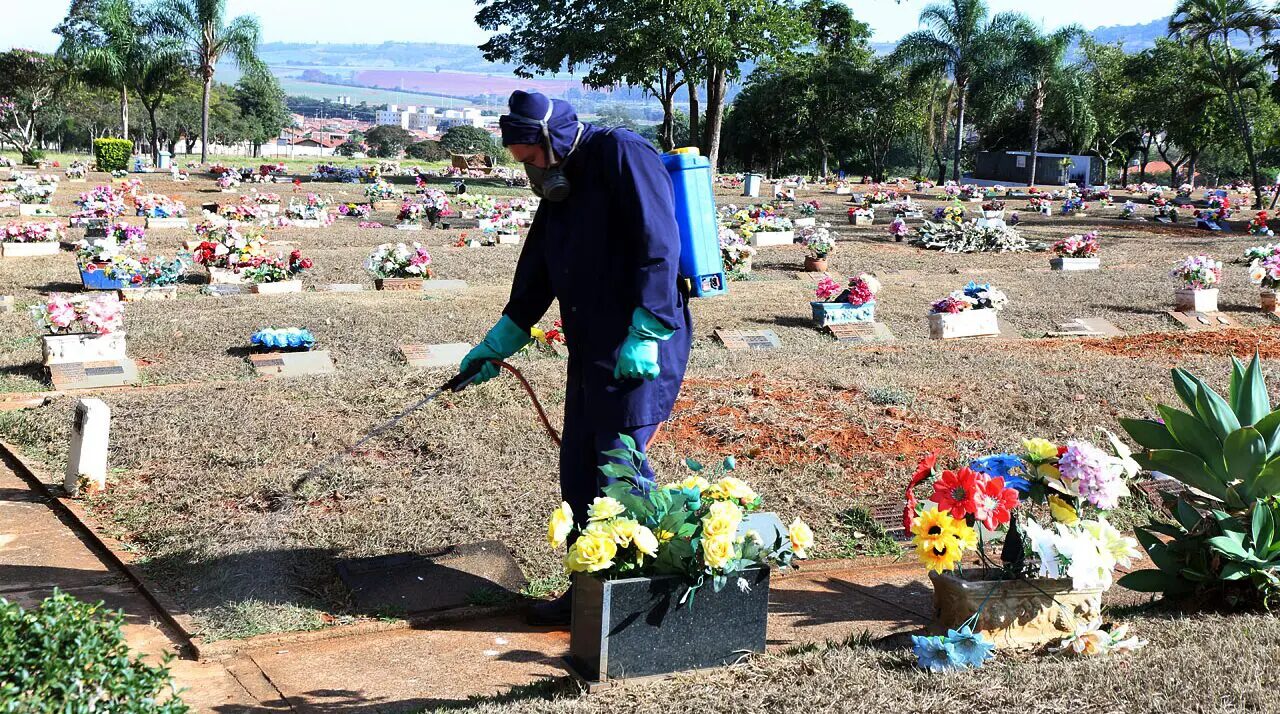 Cemiterio-Parque-recebe-desinsetizacao-e-velorios-sao-suspensos-na-segunda-8