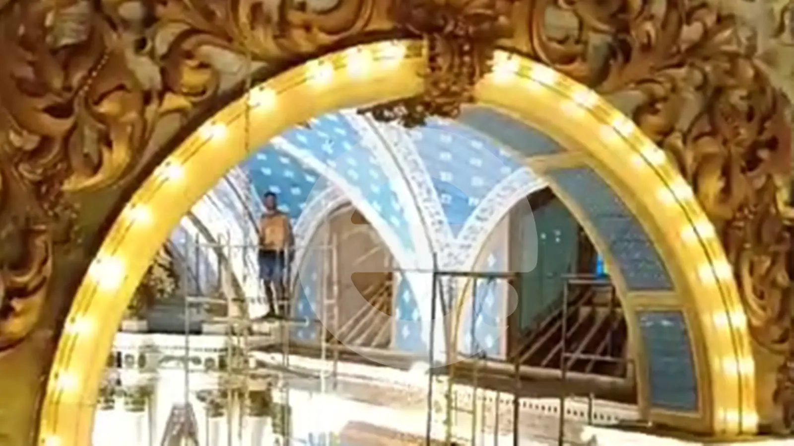 Em-surto-homem-armado-com-facao-se-recusa-a-sair-da-Igreja-Boa-Morte-veja-video2