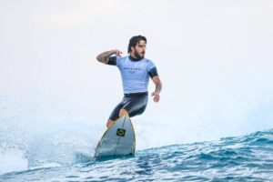 Filipinho-avanca-e-Brasil-tem-seis-surfistas-nas-oitavas