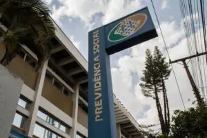 Greve dos servidores do INSS paralisa serviços em todo Brasil