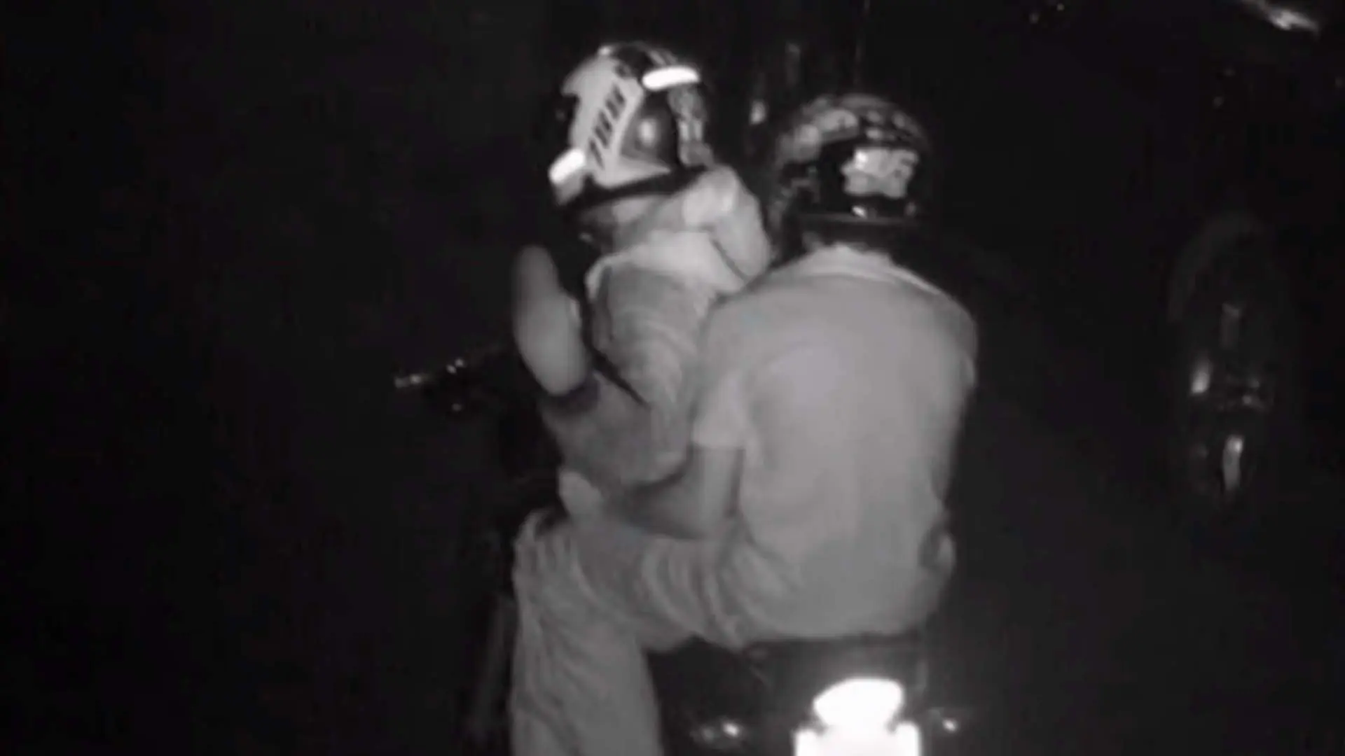 Homem usa moto adulterada, mostra dedo para radar e termina preso, em Cordeirópolis