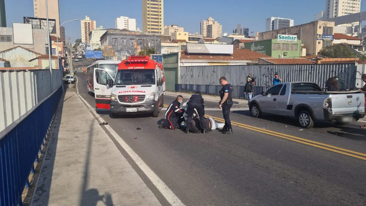 Motociclista fica ferido em acidente no viaduto Jânio Quadros