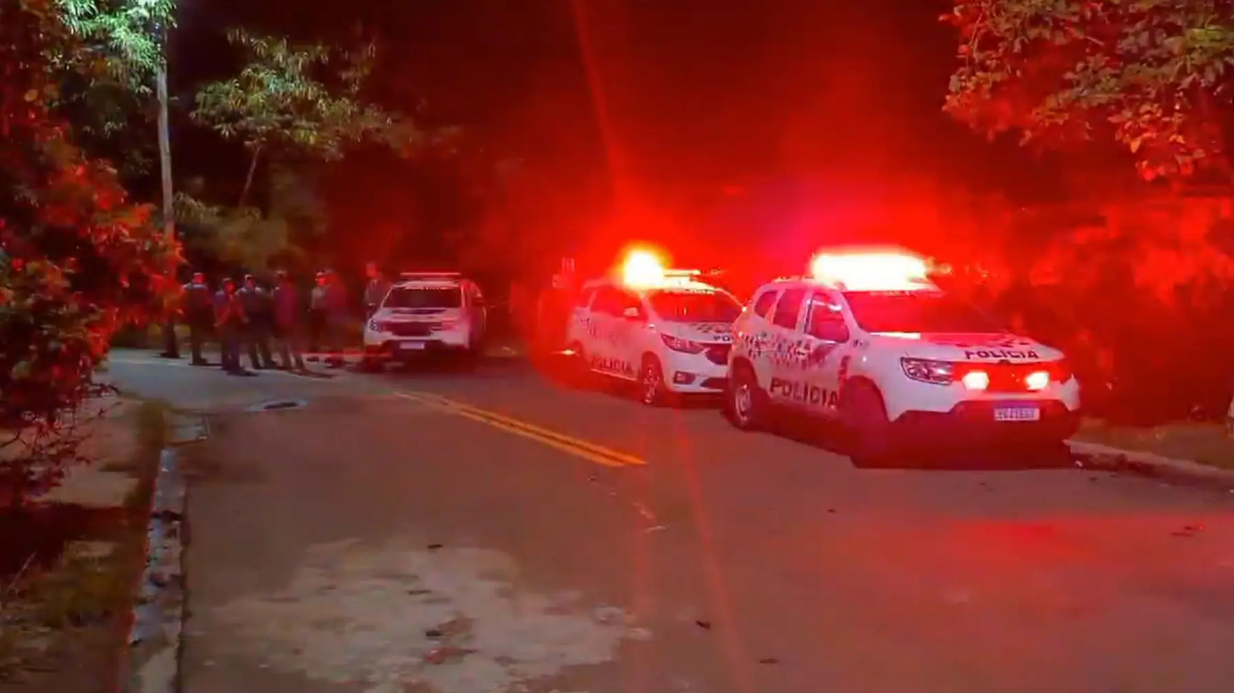 PM agiram em legítima defesa em troca de tiros com autores de roubos
