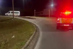 Trechos do Anel Viário ficam interditados após derramamento de carga