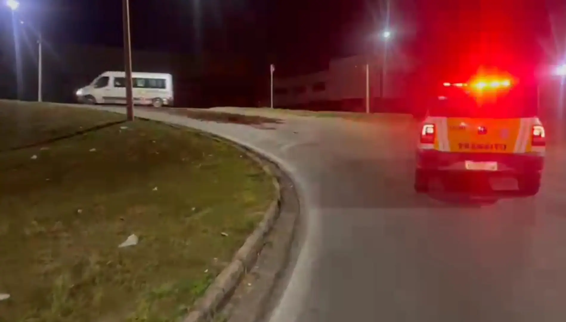 Trechos do Anel Viário ficam interditados após derramamento de carga