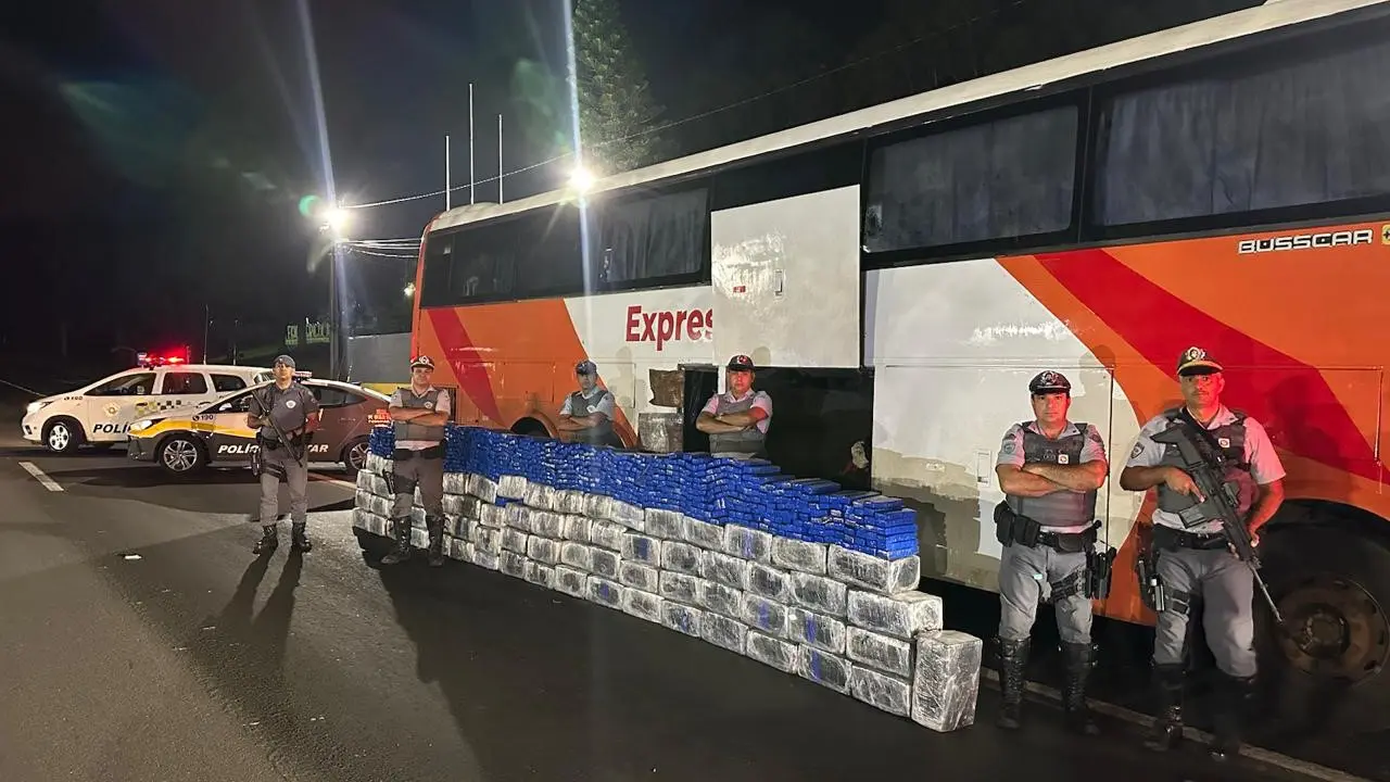 Trio-e-preso-com-15-tonelada-de-maconha-em-onibus-de-viagem-no-interior-de-SP