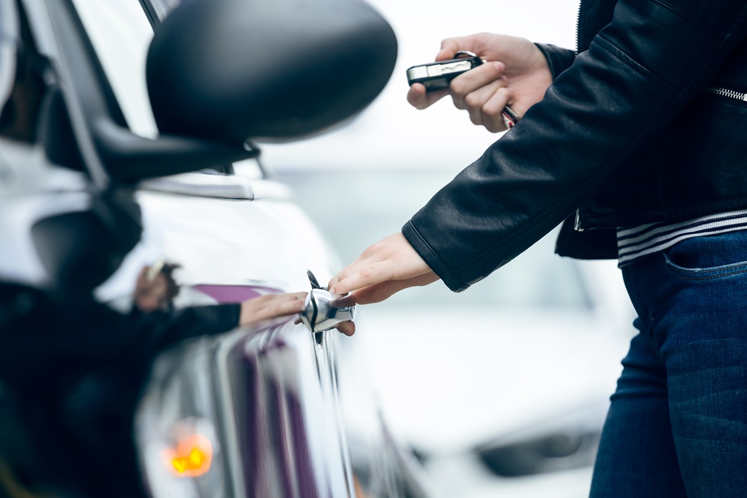 Golpe do Chapolin: novo crime usa controle do portão para roubar carros Um novo crime tem assustado moradores do de São Paulo. Segundo a Polícia Civil, já há casos pelo interior do Estado.