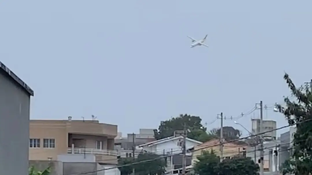 Imagens mostram queda de avião em Vinhedo; haviam 62 pessoas a bordo