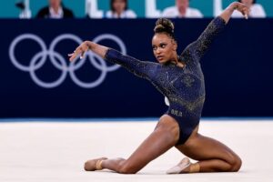 Rebeca Andrade conquista medalha de prata na ginástica artística em Paris