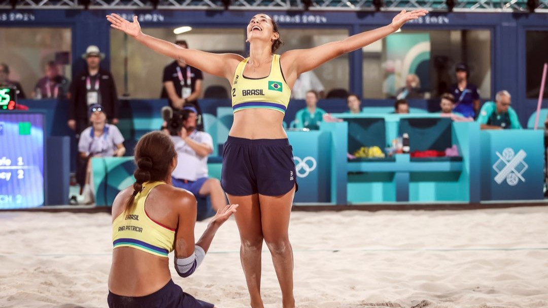 Ana Patrícia e Duda conquistam a medalha de ouro no vôlei de praia em Paris